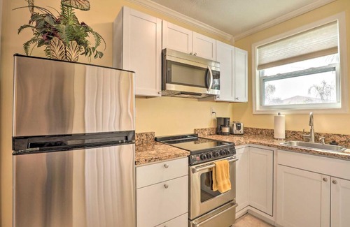 St. Augustine Beach Apartamento | St Augustine Studio with Fire Pit - Walk to Beach!