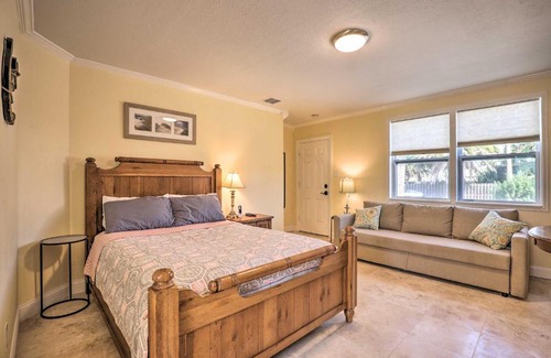 St. Augustine Beach Apartamento | St Augustine Studio with Fire Pit - Walk to Beach!