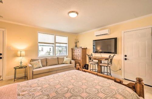 St. Augustine Beach Apartamento | St Augustine Studio with Fire Pit - Walk to Beach!