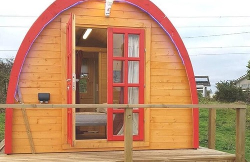 Stenalees Cabina | St Austell Glamping Pod with Spa Pool and Pets Ok