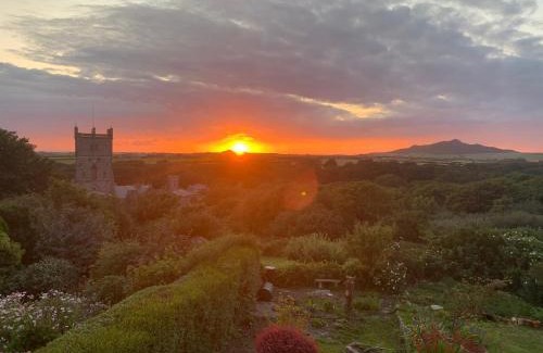 St Davids Cama Y Desayuno | St Davids Gin & Kitchen - The Cathedral Villas