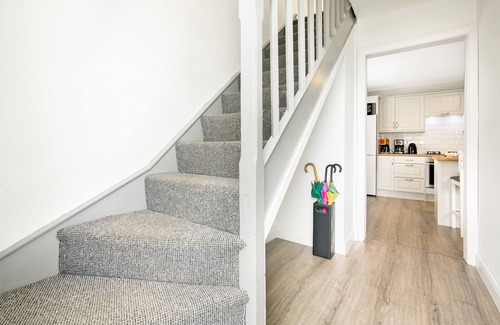 Sligo Chalet De Esquí | St. Edwards Hill-Downtown Style + Classic Elegance