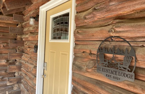 Havana Cabina | St. Eustace Family Lodge: Cabin adjoining National Forest