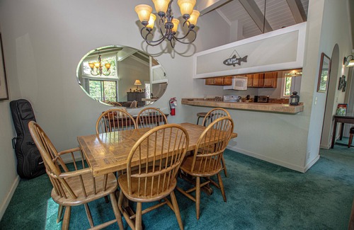 Lake Forest Condominio | St. Francis # 18 by Hauserman Rentals