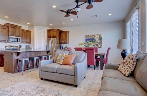 Washington Casa | Escapada preciosa !! Duerme 10 adultos $ 149 por noche Impresionante condominio de 4 camas cerca de Sión