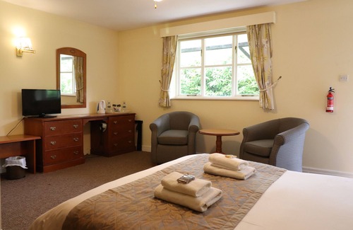 Woking Cabina | St George's Lodge