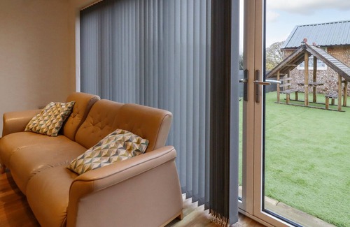 Rastrick Cabaña | ST. GEORGES LODGE, character holiday cottage in Hipperholme