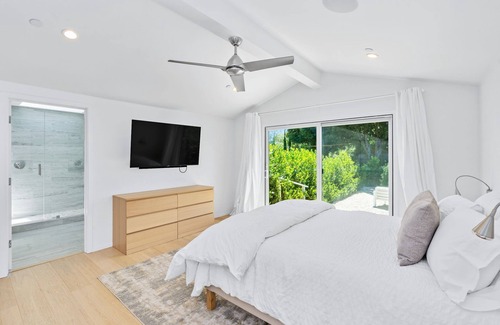 St. Helena Casa | St. Helena vineyard adjacent three/ three bath compeltely updated with pool.
