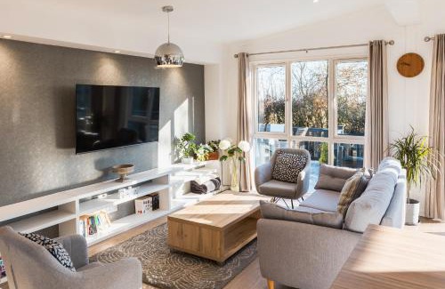 Ryde Casa | St Helens - Lodge - sleeps 4 - Pets Allowed - Pool