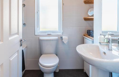 Ryde Casa | St Helens - Lodge - sleeps 4 - Pets Allowed - Pool