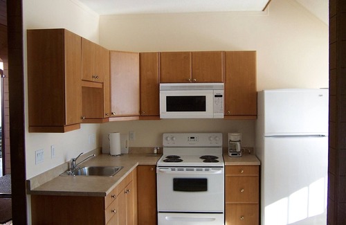 Anglemont Casa | S t. Ives Resort on Shuswap - 1 hab con loft, frente al lago, admite mascotas, muelle, boyas
