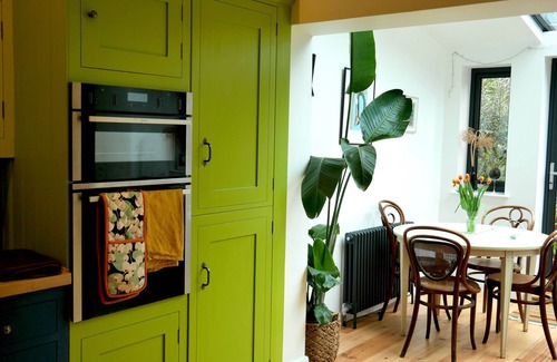Exeter Casa | St James: Light, airy house with garden near Exeter university and town centre.