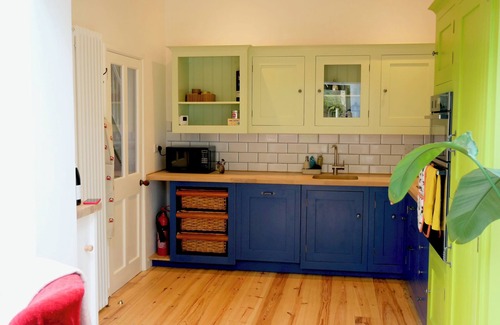 Exeter Casa | St James: Light, airy house with garden near Exeter university and town centre.