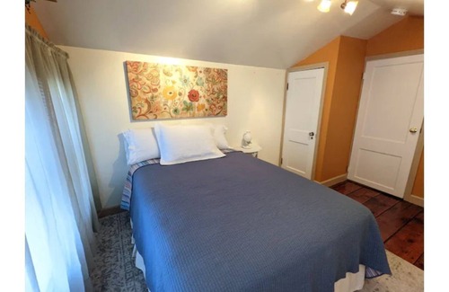 St. Joseph Casa | St. Joe Corner Cottage, 3 bed 1.5 bath in Midtown