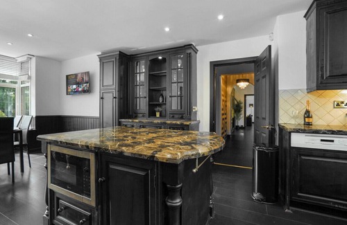 Lichfield Casa | St Johns Mansion - Luxury - Versace design