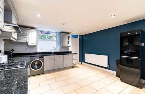 Wakefield Casa | St Johns, Wakefield - Self check in & free parking