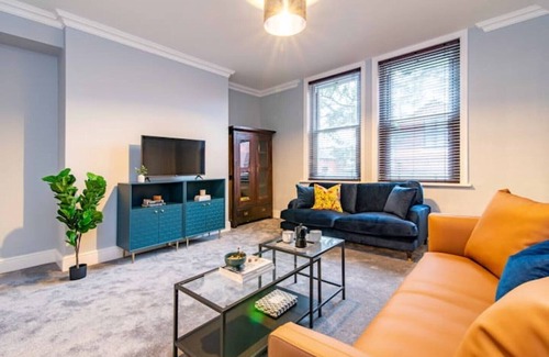 Wakefield Casa | St Johns, Wakefield - Self check in & free parking