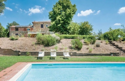 Lucignano Casa | St. Joseph