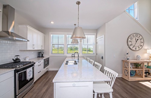 Benton Harbor Casa | St. Joseph Four Bedroom Waterfront Cottage