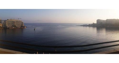 Il-Balluta Apartamento | St Julians' Sea Front, Spectacular View, Apartment