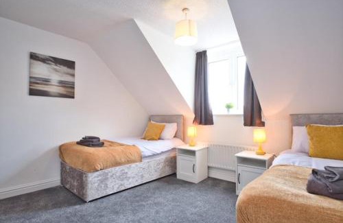 Peterborough Apartamento | St Kats Mews 4 bed with parking