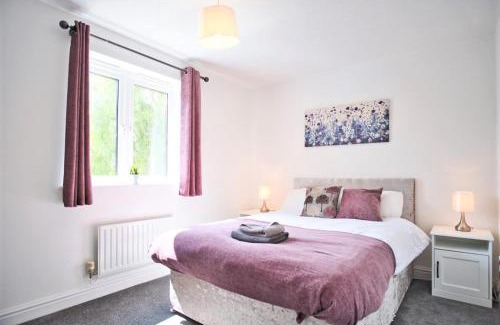 Peterborough Apartamento | St Kats Mews 4 bed with parking