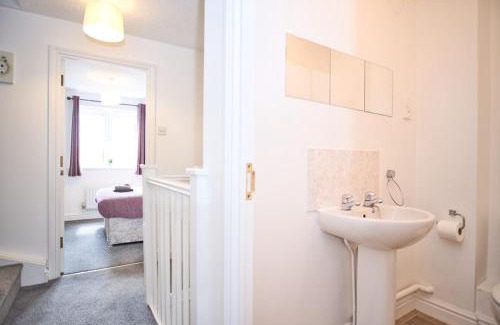 Peterborough Apartamento | St Kats Mews 4 bed with parking