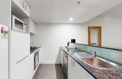 St. Leonards Apartamento | St Leonards - ATCH9 - Atchison Street - Relaxed Central Apartment with Study, Gym Secure Parking