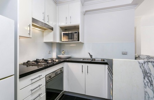 St. Leonards Apartamento | St Leonards- HERB8 - Herbert Street - Modern 1BR with Balcony, Parking Pool in St Leonards