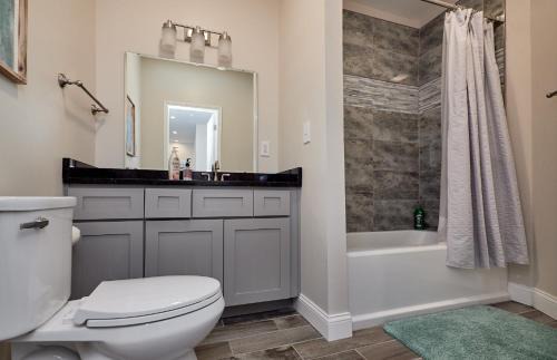 Central West End Apartamento | St Louis 2BD 2BA, Forest park, BJ Hospital, Science Center, eats