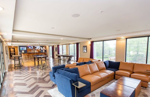 DeBaliviere Place Apartamento | St Louis Designer 2BD 2BA Forest Park Apartment