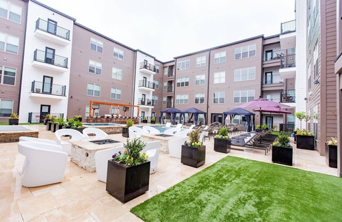 DeBaliviere Place Apartamento | St Louis Luxurious 2BD 2BA Forest Park Apartment
