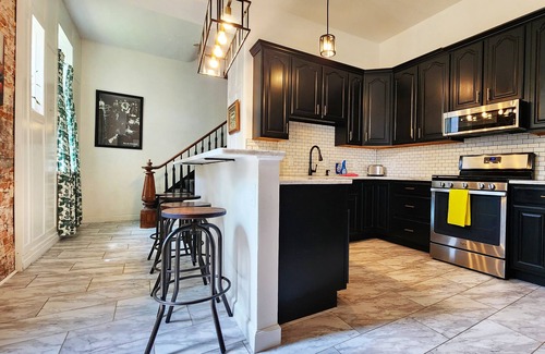 Benton Park Casa | St. Louis Modern Retreat- sleeps 12-Family Friendly-Convenient Location