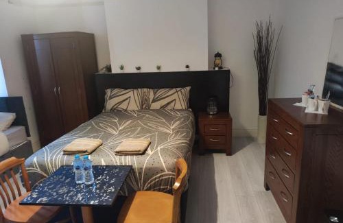 Welford Casa | St Lucia women only lodge Leicester long stays