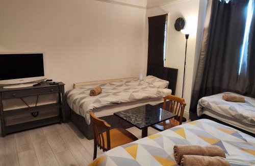 Welford Casa | St Lucia women only lodge Leicester long stays
