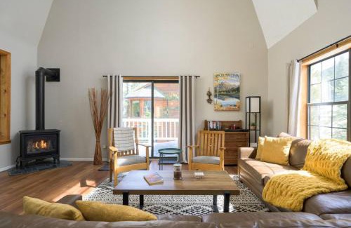 Saint Mary's Casa | St Marys Glacier Retreat A Cozy Lakeside Escape