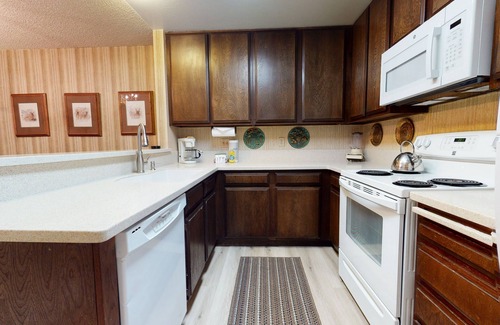 Mammoth Lakes Condominio | St. Moritz 12 Bright and cozy Mountain Cabin, Centrally Located by RedAwning