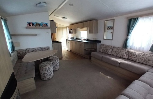 Brightlingsea Cabina | St Osyth - Seaside 3-Bedroom Lodge - Sleeps 6