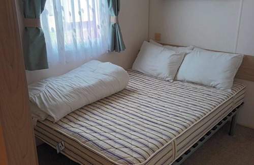 Brightlingsea Cabina | St Osyth - Seaside 3-Bedroom Lodge - Sleeps 6