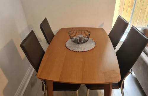 Galway City Centre Apartamento | St Patricks Avenue Apartment, H91A4W7