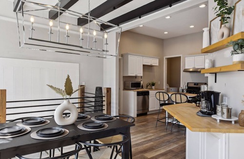 West Seventh Casa | St. Paul Hidden Gem close to the Xcel Center + Airport hosted by Katrina