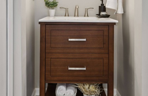 West Seventh Casa | St. Paul Hidden Gem close to the Xcel Center + Airport hosted by Katrina