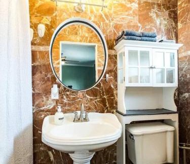 St. Petersburg - Clearwater Casa | St Pete beach house backyard Jungle Oasis!