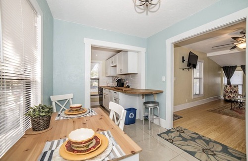 Crescent Lake Casa | St Pete Dtwn + 15 minutos a la playa + Alquiler grande y hermoso con 2 bicicletas para recorrer st pete!