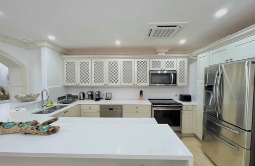 Little Battaleys Apartamento | St Peter's Bay 102 in Speightstown by Personal Villas - Contemporary Convenience