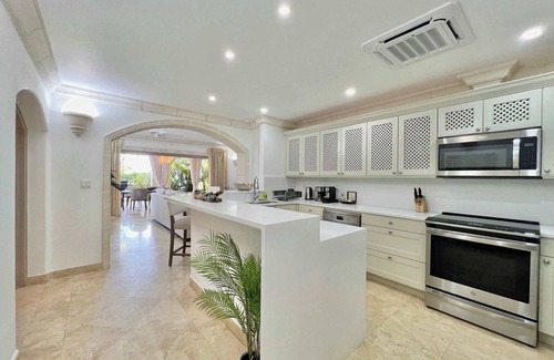Little Battaleys Apartamento | St Peter's Bay 102 in Speightstown by Personal Villas - Contemporary Convenience