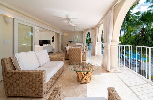 Little Battaleys Apartamento | St Peter's Bay 211 - Chic Modern Condo