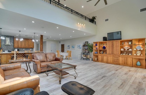 Disston Heights Casa | St Petersburg Getaway - 5 Mi to Tropicana Field!