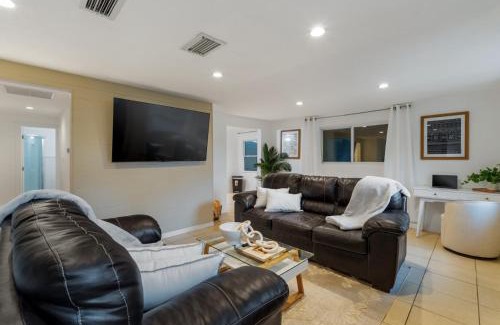 St. Petersburg - Clearwater Casa | St Petersburg Private Villa with Pool Gym Grill Self Check-In