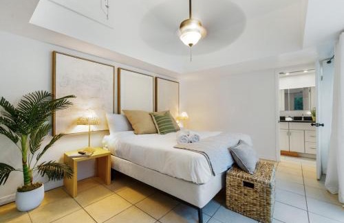 St. Petersburg - Clearwater Casa | St Petersburg Private Villa with Pool Gym Grill Self Check-In